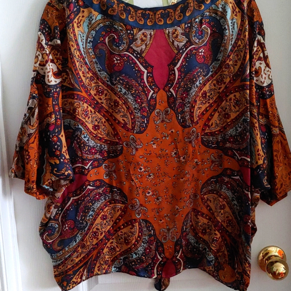 🛍️Guess by Marciano 100% Charmeuse Silk Top - Picture 3 of 8